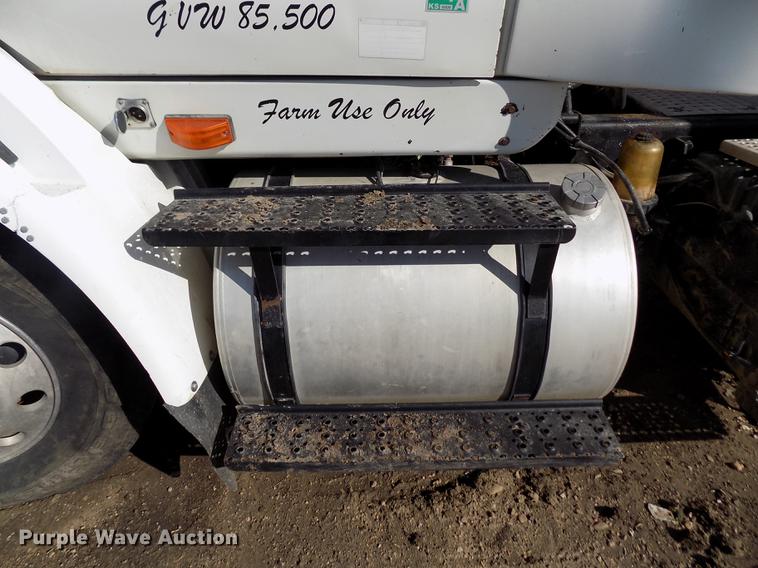 image for item DB9041 2007 International 8600 semi truck