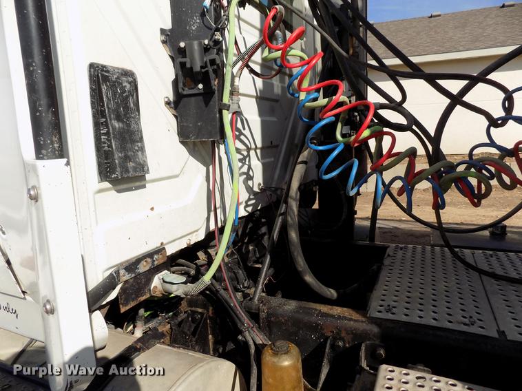 image for item DB9041 2007 International 8600 semi truck