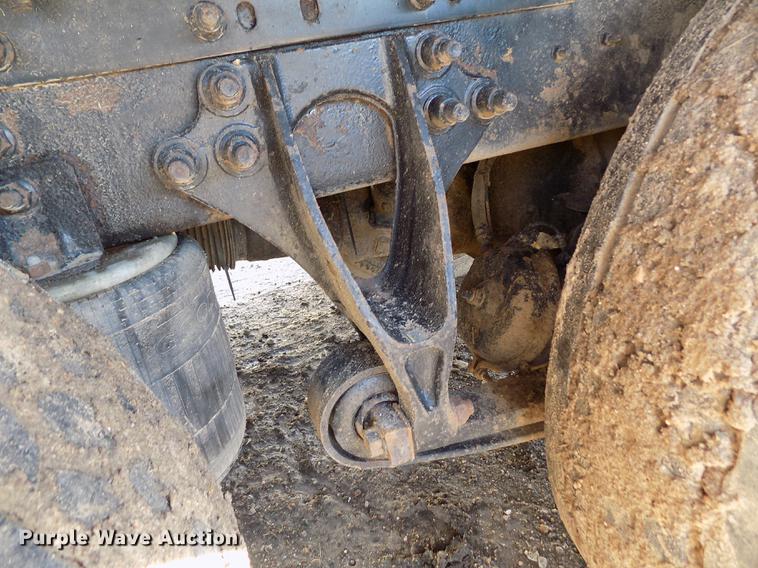 image for item DB9041 2007 International 8600 semi truck