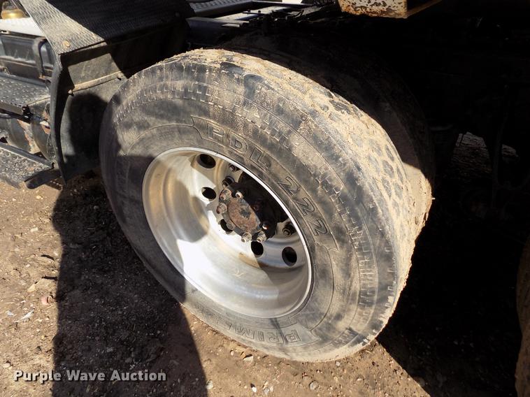 image for item DB9041 2007 International 8600 semi truck