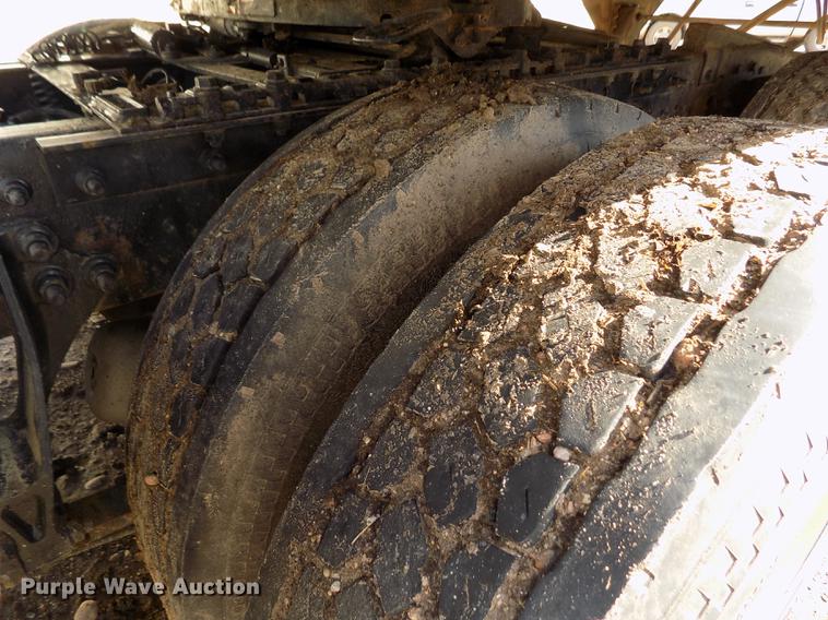 image for item DB9041 2007 International 8600 semi truck