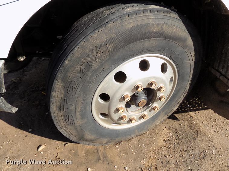 image for item DB9041 2007 International 8600 semi truck