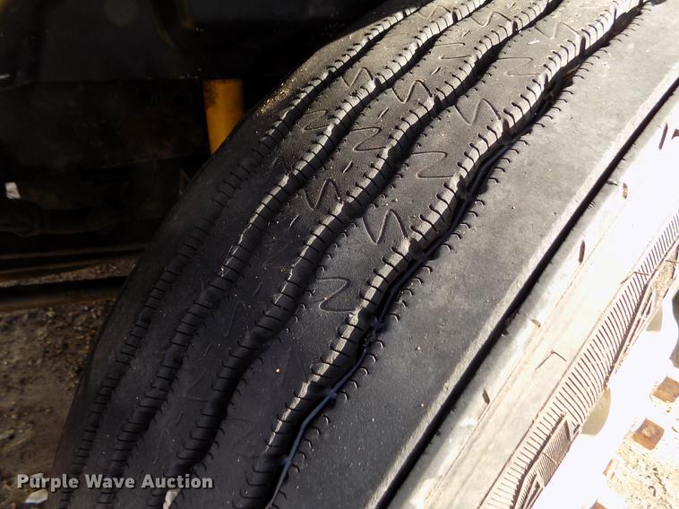 image for item DB9041 2007 International 8600 semi truck