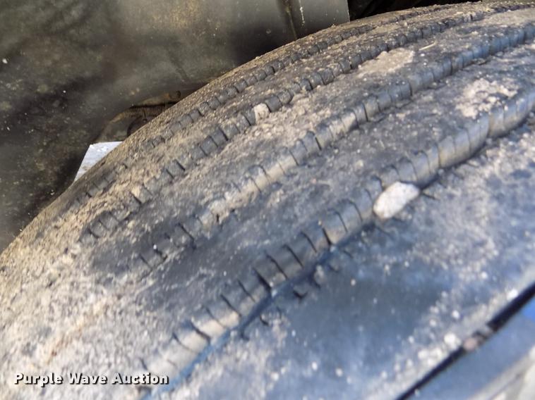 image for item DB9041 2007 International 8600 semi truck