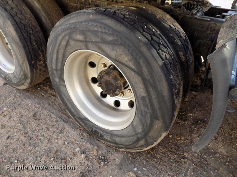 image for item DB9041 2007 International 8600 semi truck