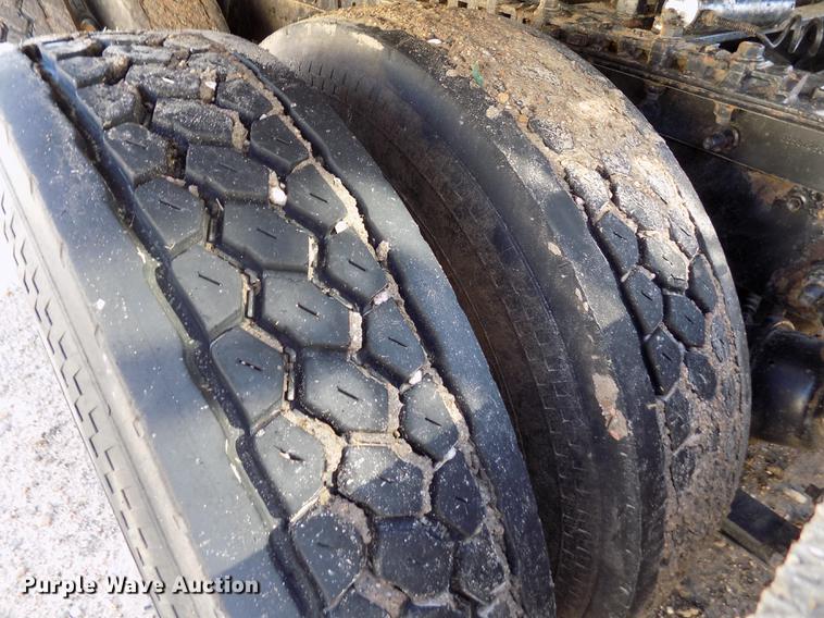 image for item DB9041 2007 International 8600 semi truck