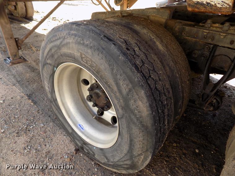 image for item DB9041 2007 International 8600 semi truck