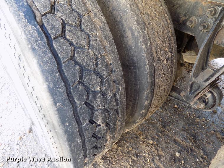 image for item DB9041 2007 International 8600 semi truck