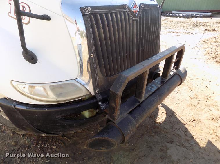 image for item DB9041 2007 International 8600 semi truck