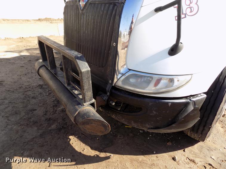 image for item DB9041 2007 International 8600 semi truck