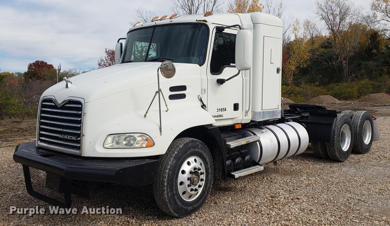 image for item DB9430 2008 Mack CXU semi truck
