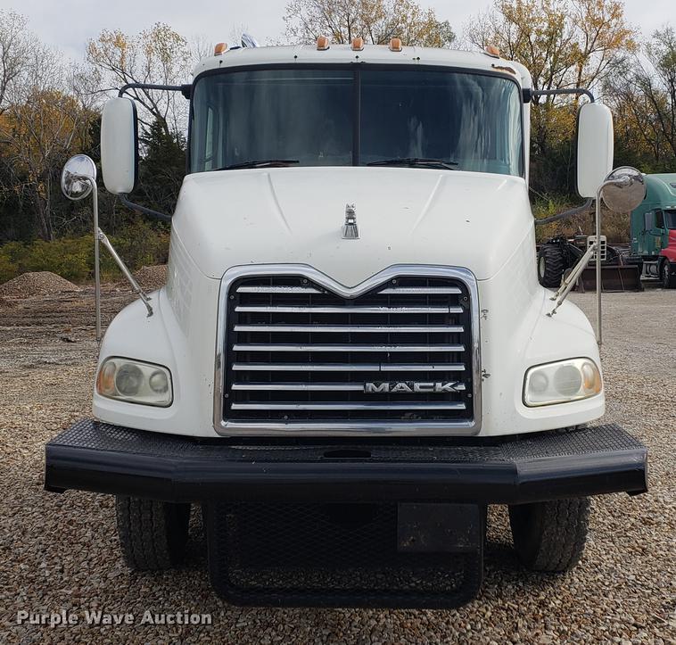 image for item DB9430 2008 Mack CXU semi truck