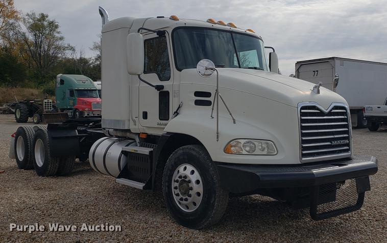 image for item DB9430 2008 Mack CXU semi truck