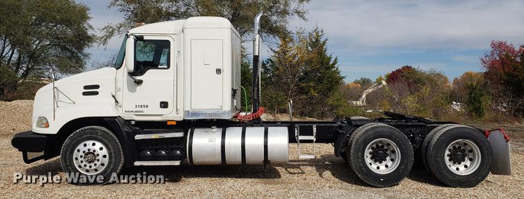 image for item DB9430 2008 Mack CXU semi truck