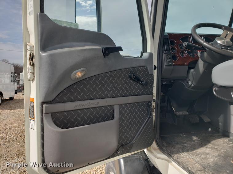 image for item DB9430 2008 Mack CXU semi truck