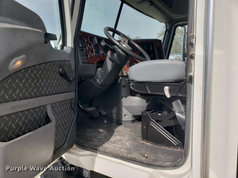 image for item DB9430 2008 Mack CXU semi truck