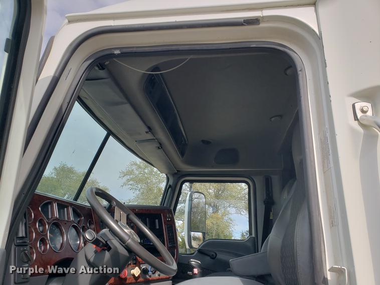 image for item DB9430 2008 Mack CXU semi truck