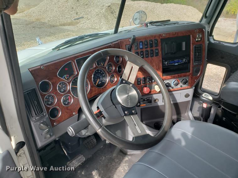 image for item DB9430 2008 Mack CXU semi truck