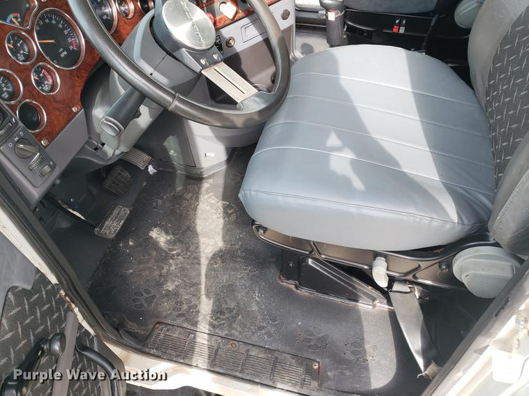 image for item DB9430 2008 Mack CXU semi truck