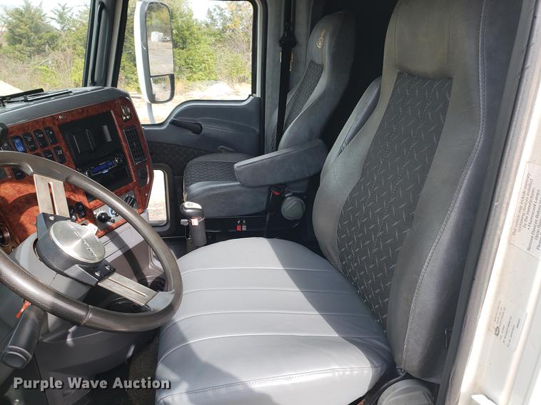 image for item DB9430 2008 Mack CXU semi truck