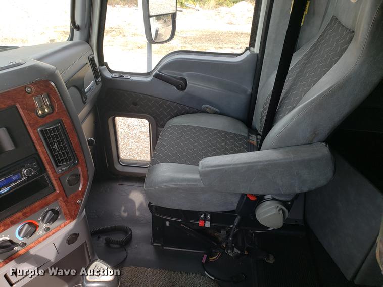 image for item DB9430 2008 Mack CXU semi truck