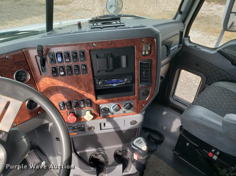 image for item DB9430 2008 Mack CXU semi truck