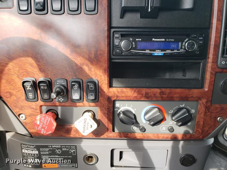 image for item DB9430 2008 Mack CXU semi truck