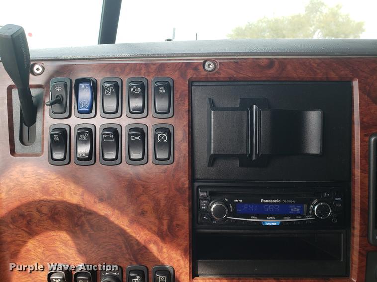 image for item DB9430 2008 Mack CXU semi truck