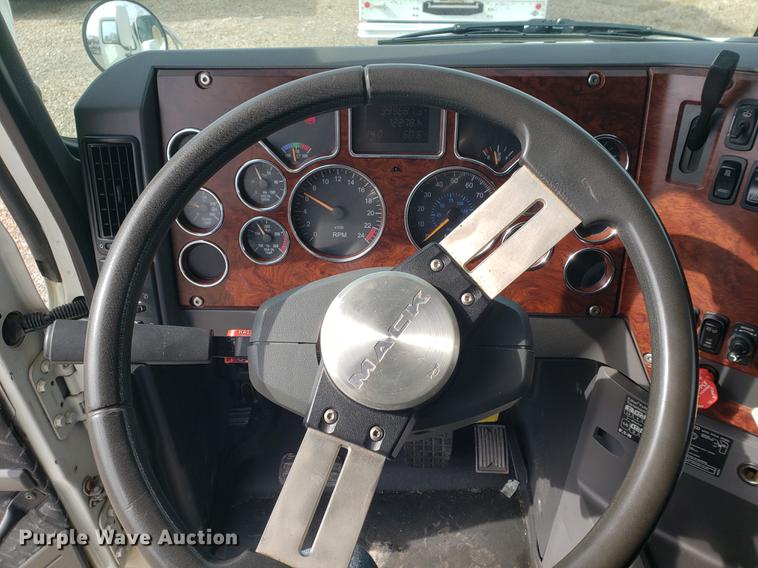 image for item DB9430 2008 Mack CXU semi truck