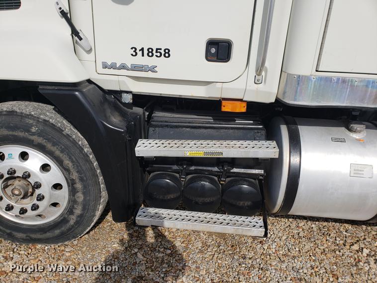 image for item DB9430 2008 Mack CXU semi truck