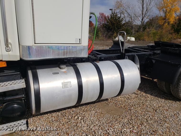 image for item DB9430 2008 Mack CXU semi truck