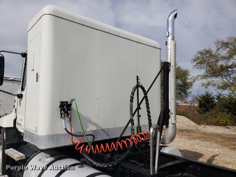 image for item DB9430 2008 Mack CXU semi truck