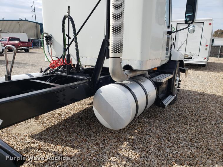 image for item DB9430 2008 Mack CXU semi truck