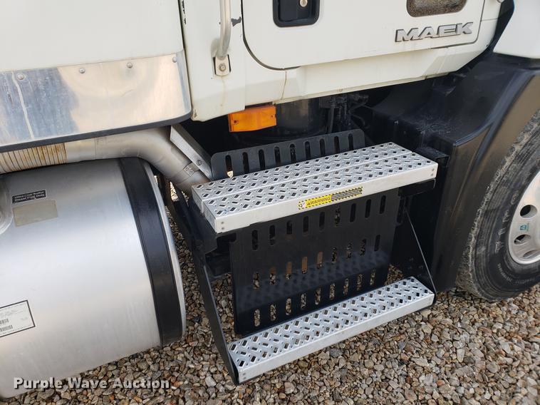 image for item DB9430 2008 Mack CXU semi truck