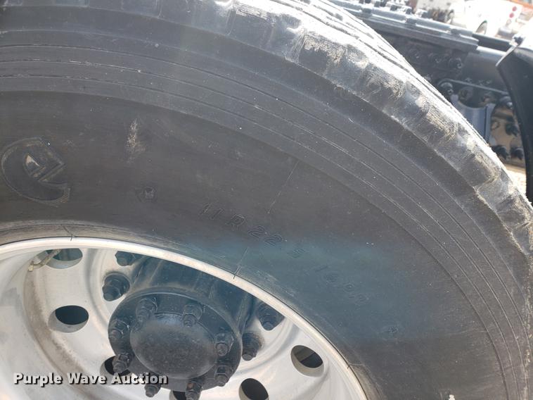 image for item DB9430 2008 Mack CXU semi truck