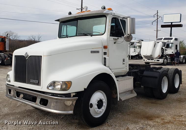 image for item DB9432 1999 International 9200 semi truck