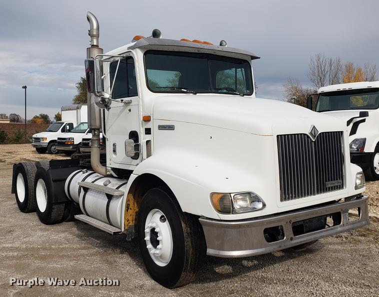 image for item DB9432 1999 International 9200 semi truck