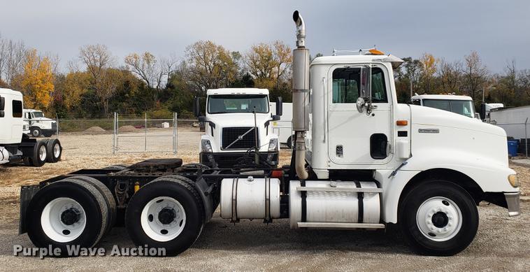 image for item DB9432 1999 International 9200 semi truck