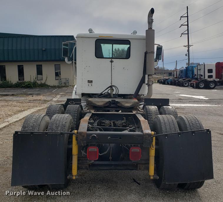 image for item DB9432 1999 International 9200 semi truck