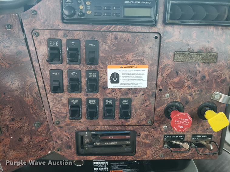 image for item DB9432 1999 International 9200 semi truck