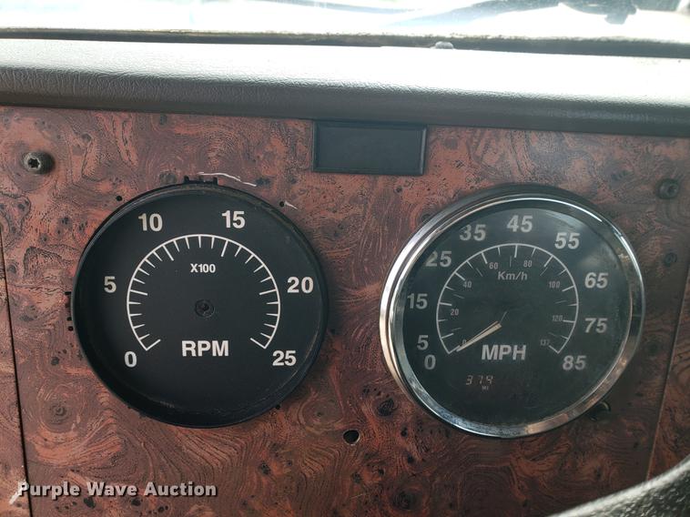 image for item DB9432 1999 International 9200 semi truck