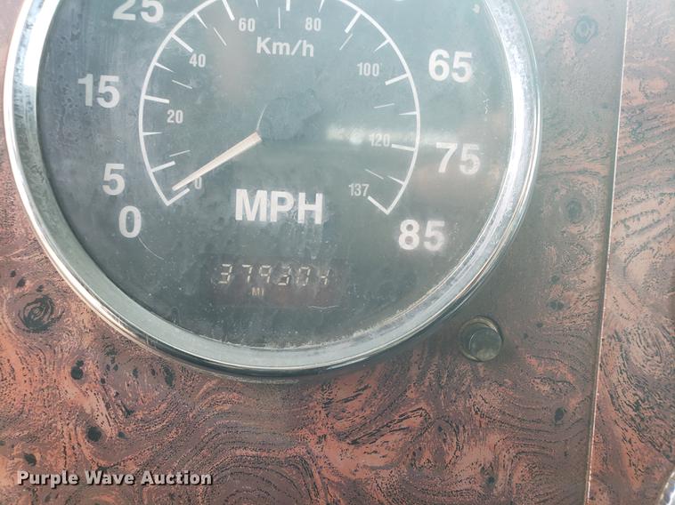 image for item DB9432 1999 International 9200 semi truck