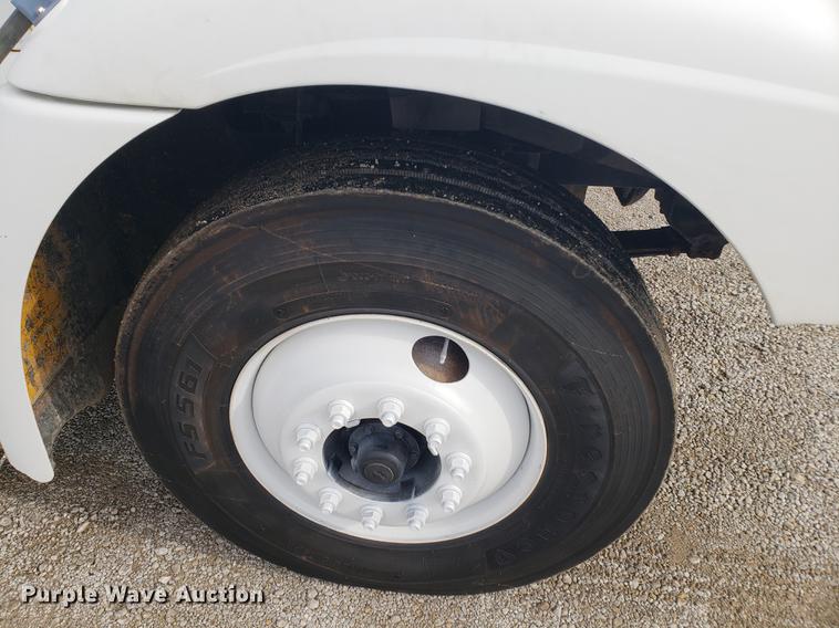 image for item DB9432 1999 International 9200 semi truck