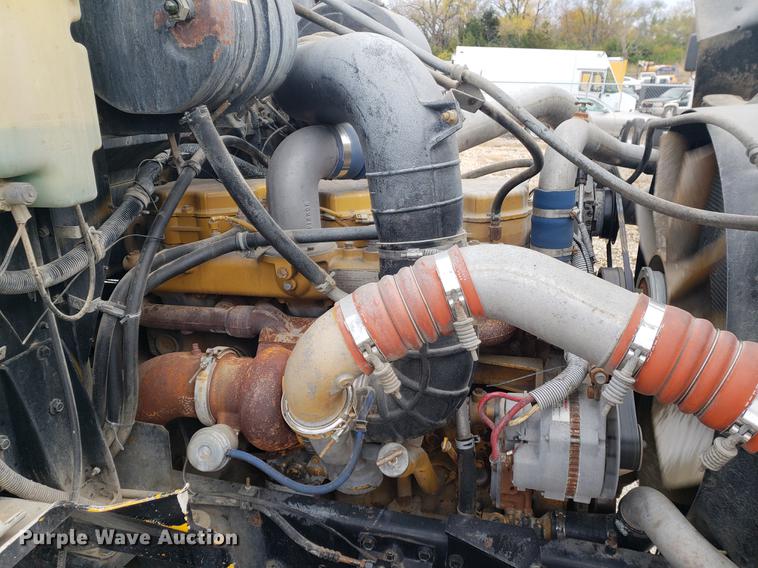 image for item DB9432 1999 International 9200 semi truck