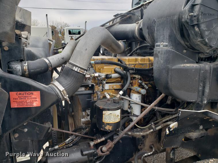 image for item DB9432 1999 International 9200 semi truck