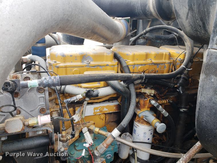 image for item DB9432 1999 International 9200 semi truck