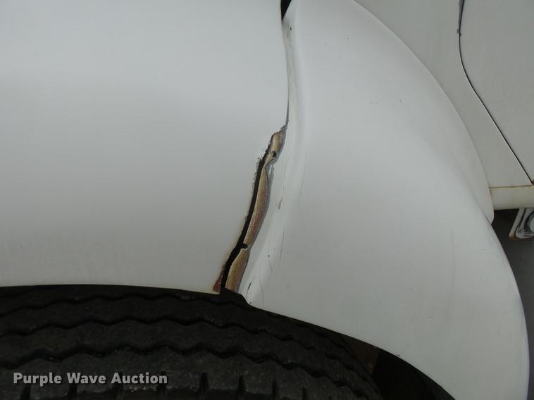 image for item DD2450 1995 International 8200 semi truck