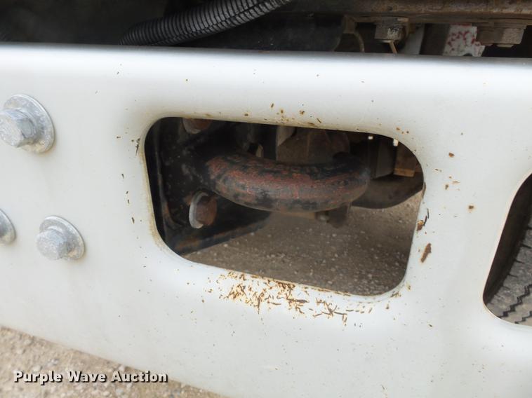 image for item DD2450 1995 International 8200 semi truck