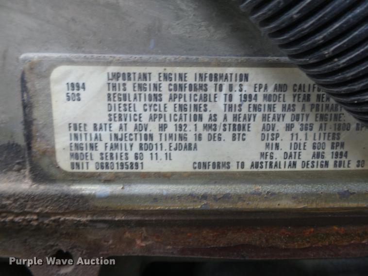 image for item DD2450 1995 International 8200 semi truck