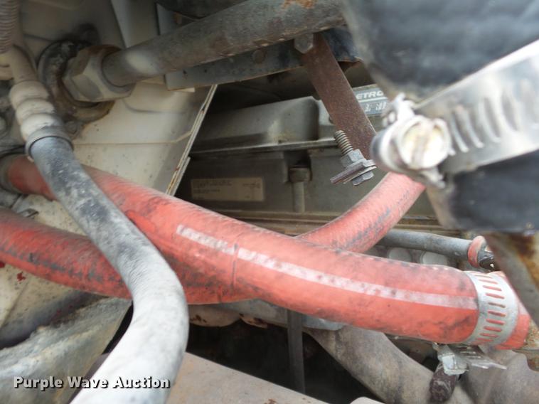 image for item DD2450 1995 International 8200 semi truck